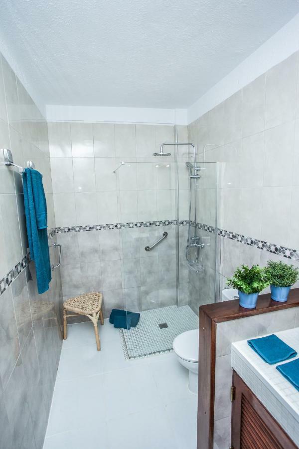 Spectacular Renovated Apartment, 5 Min To Camison Beach, With Aircon Арона Екстер'єр фото