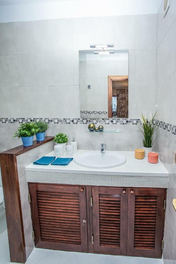 Spectacular Renovated Apartment, 5 Min To Camison Beach, With Aircon Арона Екстер'єр фото